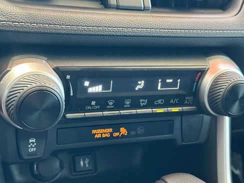 Certified 2019 Toyota RAV4 LE w/ Carpet Mat Package FWD image 23