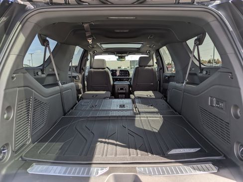 New 2026 Chevrolet Suburban RST image 37