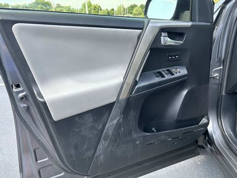 Used 2015 Toyota RAV4 Limited FWD image 17