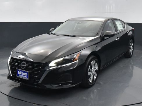 Certified 2025 Nissan Altima 2.5 S image 1