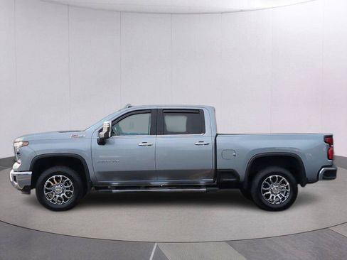 Used 2026 Chevrolet Silverado 2500 LTZ w/ LTZ Convenience Package AWD/4WD image 2