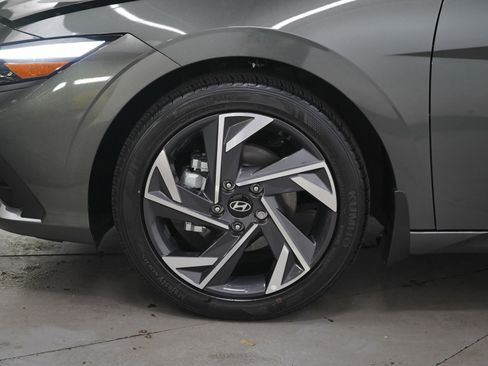 Certified 2025 Hyundai Elantra Sport FWD image 27