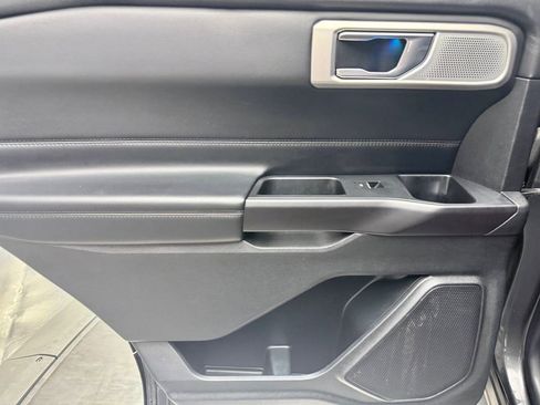 Used 2020 Ford Explorer Platinum w/ Premium Technology Package image 17