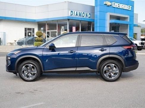 Used 2024 Nissan Rogue SV image 34