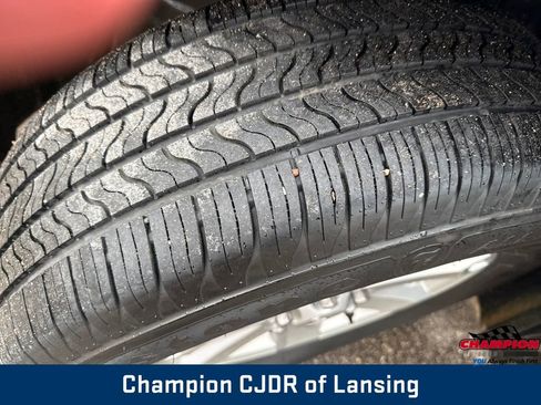 Used 2015 GMC Acadia SLE image 35