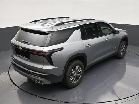 Used 2026 Chevrolet Traverse LT FWD image 16