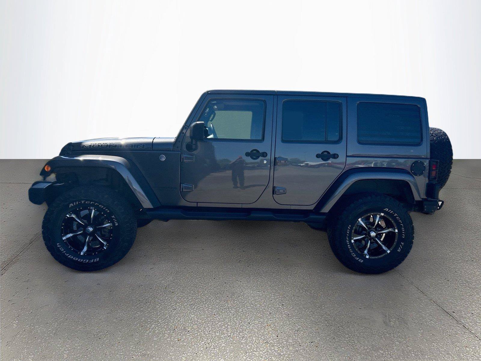 Used 2017 Jeep Wrangler Unlimited Sahara AWD/4WD image 7