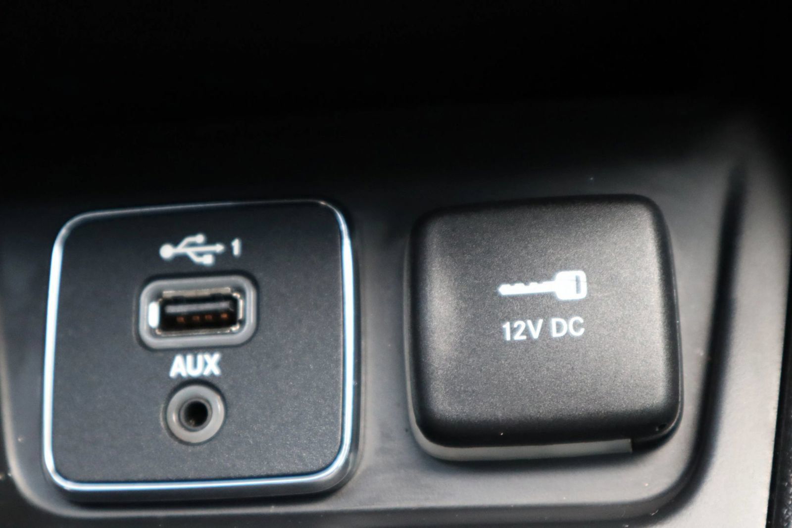 Used 2021 Jeep Cherokee Latitude Lux w/ Sun & Sound Group FWD image 27
