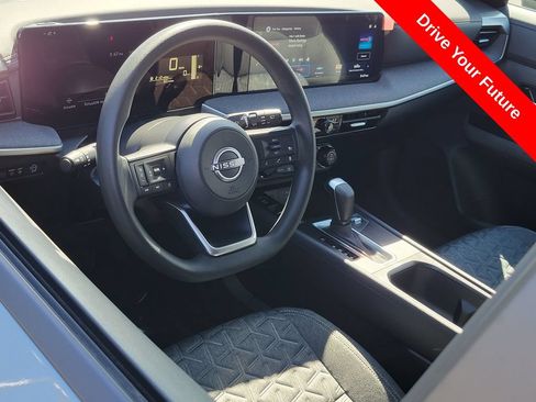 Used 2026 Nissan Kicks SV w/ SV Premium Package FWD image 5