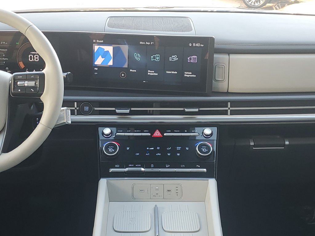 Used 2025 Hyundai Santa Fe SEL FWD image 19
