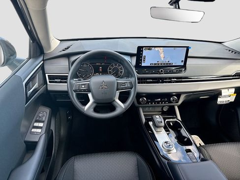 New 2026 Mitsubishi Outlander ES image 22