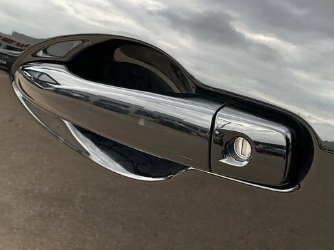 Used 2025 Nissan Versa SV image 10