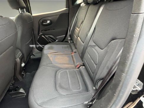 Used 2021 Jeep Renegade Latitude w/ Convenience Group AWD/4WD image 18