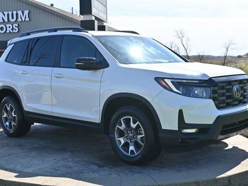 Used 2023 Honda Passport TrailSport image 3