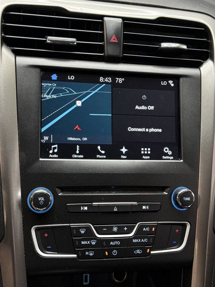 Used 2018 Ford Fusion SE w/ Fusion SE Technology Package FWD image 16