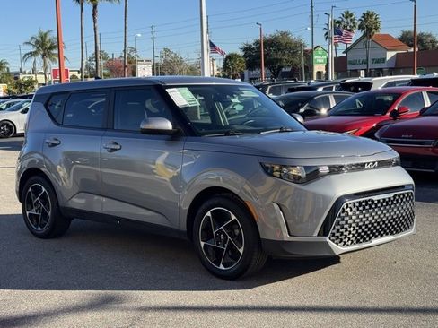 Certified 2023 Kia Soul EX image 4