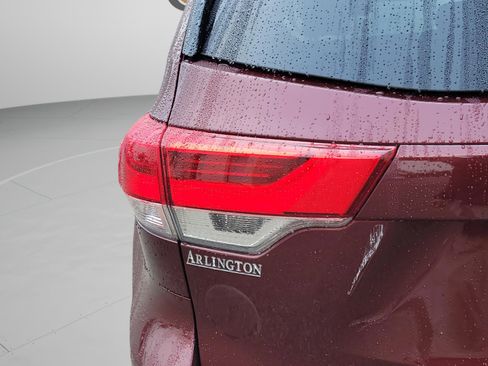 Used 2017 Toyota Highlander XLE image 17