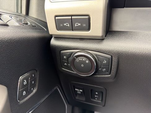 Used 2019 Ford F150 Lariat w/ Equipment Group 502A Luxury AWD/4WD image 32