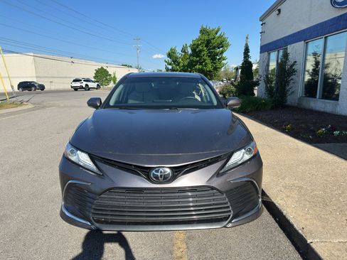 Used 2022 Toyota Camry XLE image 9
