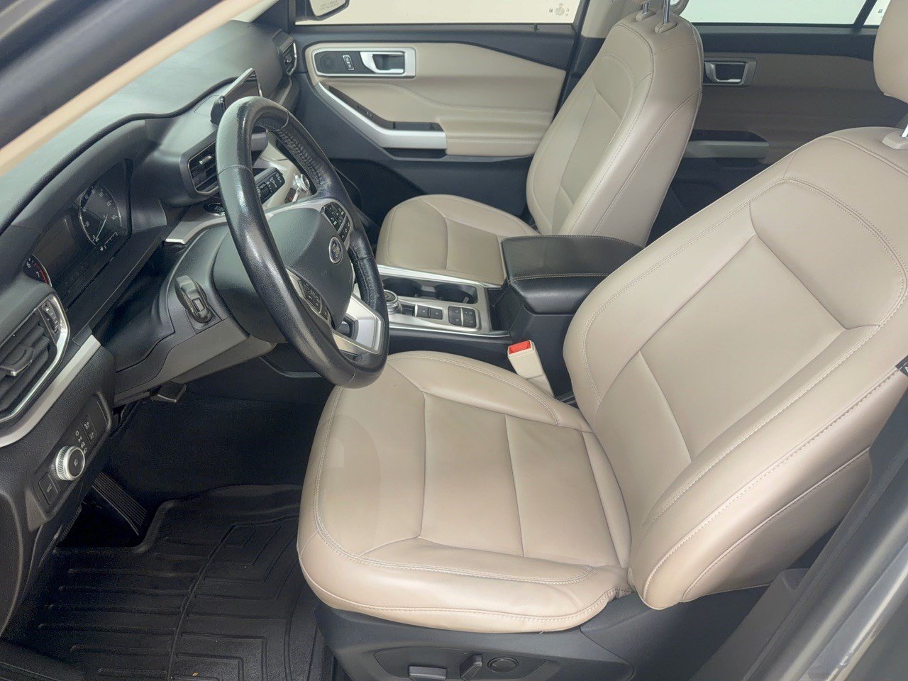 Used 2021 Ford Explorer XLT w/ Equipment Group 202A RWD image 5