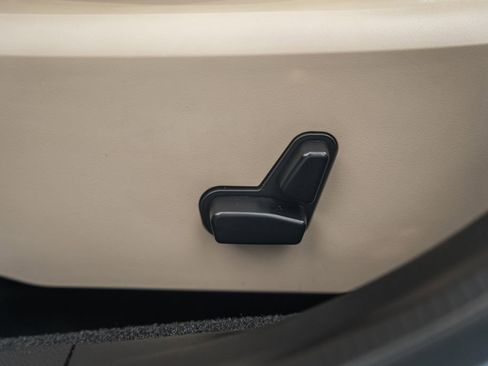 Used 2014 Chrysler 200 LX FWD image 28