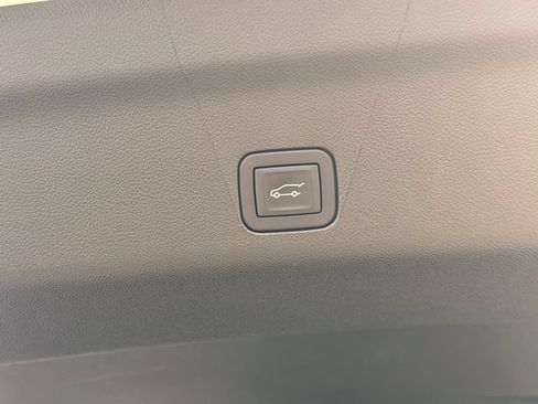 Used 2025 GMC Yukon XL AT4 w/ AT4 Premium Package AWD/4WD image 32