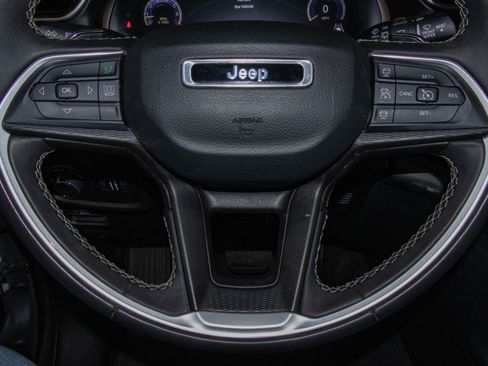 Used 2023 Jeep Grand Cherokee L Laredo RWD image 11
