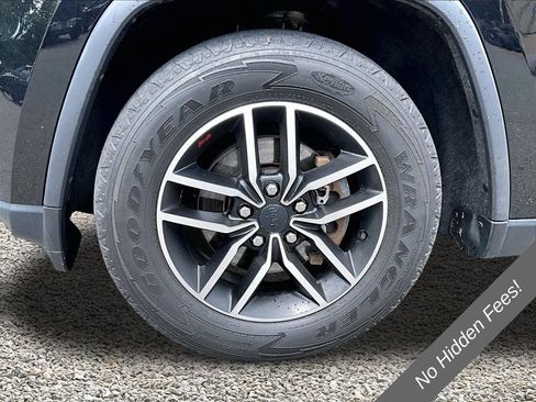 Used 2019 Jeep Grand Cherokee Trailhawk w/ Interior Metal Package AWD/4WD image 9