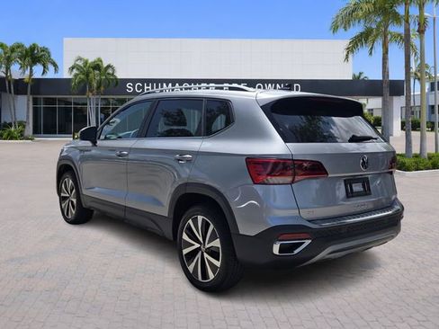 Certified 2023 Volkswagen Taos SE FWD image 5