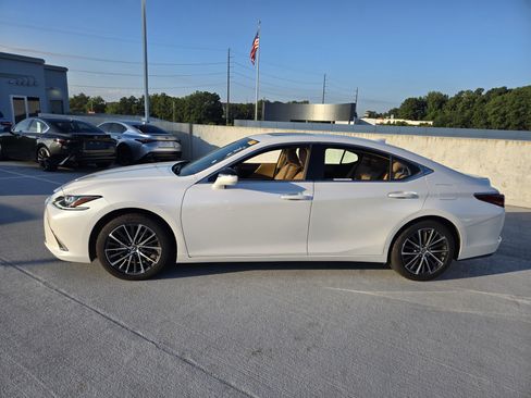 Used 2023 Lexus ES 350 w/ Premium Package FWD image 2