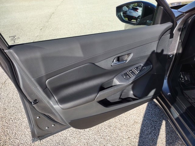 Used 2027 Nissan Sentra SV FWD image 11