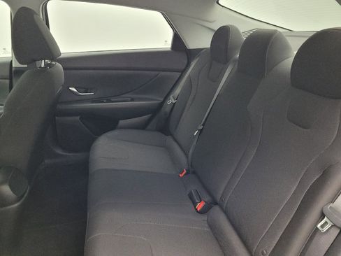 Used 2021 Hyundai Elantra SE FWD image 18
