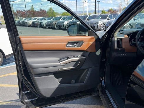 Used 2024 Nissan Pathfinder Platinum AWD/4WD image 13