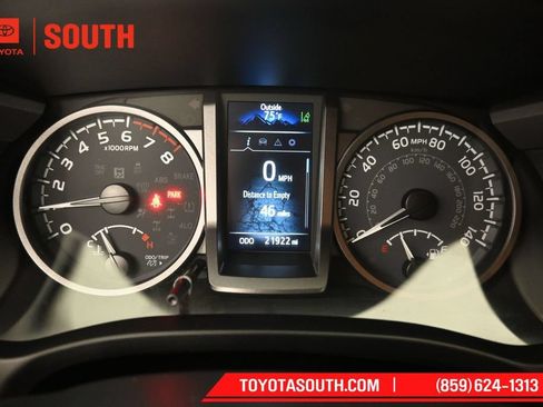 Used 2022 Toyota Tacoma TRD Sport AWD/4WD image 12