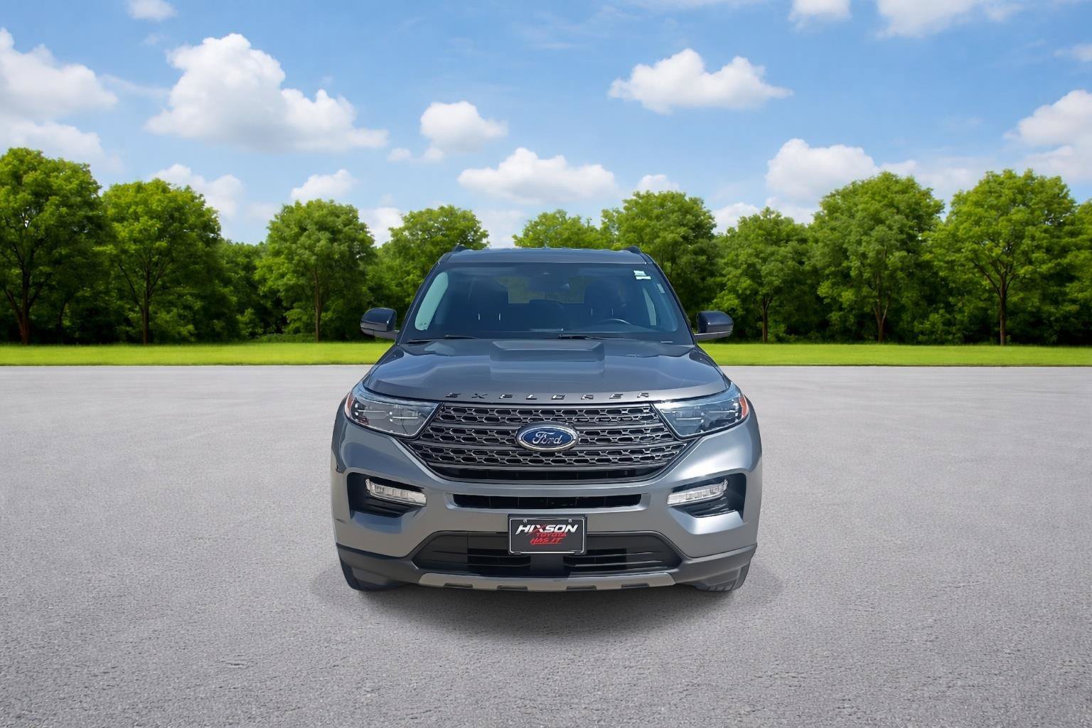 Used 2023 Ford Explorer XLT w/ Equipment Group 202A AWD/4WD image 2
