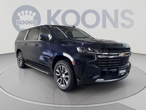 Used 2021 Chevrolet Suburban LT w/ LT Signature Package AWD/4WD image 2