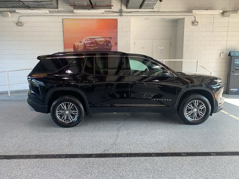 Used 2026 Chevrolet Traverse LT w/ Driver Confidence Package FWD image 12