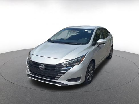 Used 2025 Nissan Versa SV FWD image 4
