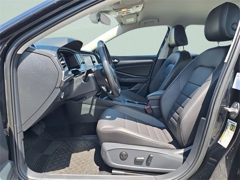 Used 2024 Volkswagen Jetta SE image 11