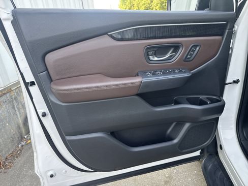 Used 2024 Honda Pilot Elite image 8