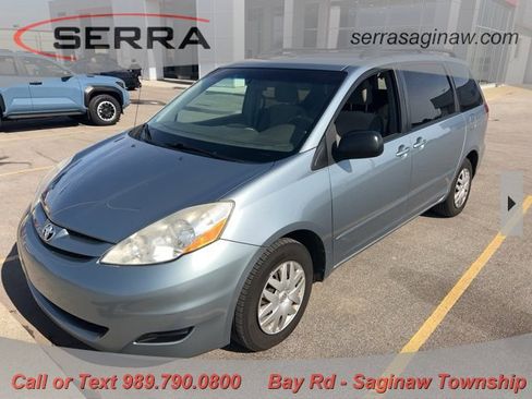 Used 2010 Toyota Sienna LE image 1