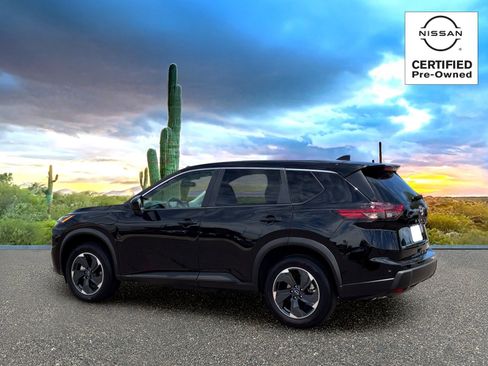 Certified 2025 Nissan Rogue SV FWD image 4