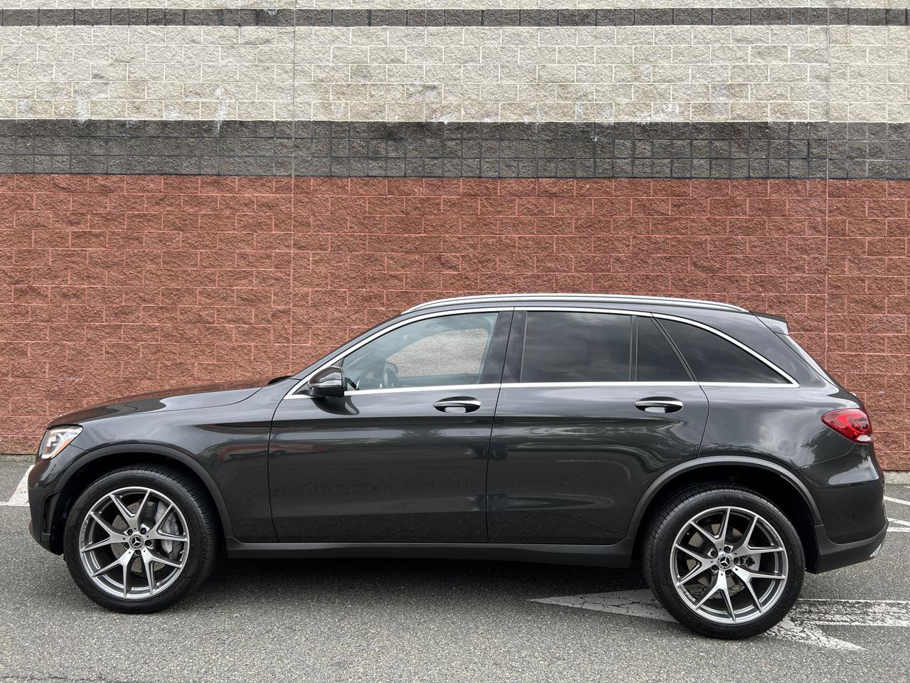 Used 2020 Mercedes-Benz GLC 300 4MATIC w/ AMG Line image 3