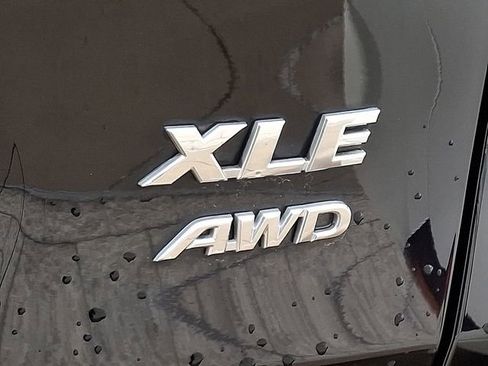 Used 2022 Toyota RAV4 XLE Premium AWD/4WD image 10