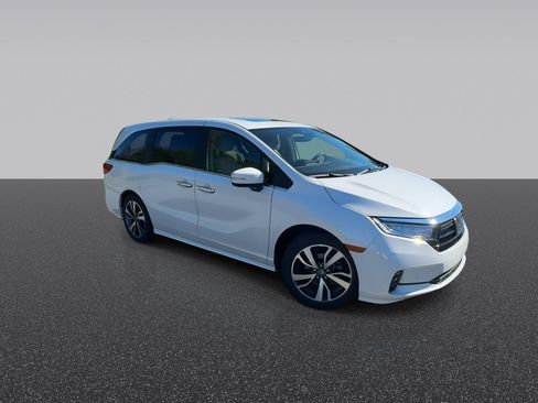 Used 2024 Honda Odyssey Touring image 3