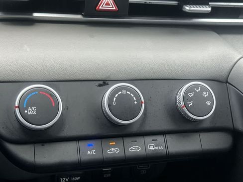 Used 2023 Hyundai Elantra SE FWD image 27