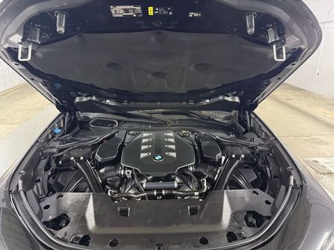 Used 2023 BMW 760i xDrive w/ Executive Package image 40