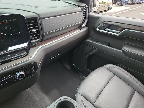 Used 2025 GMC Sierra 1500 SLT AWD/4WD image 24