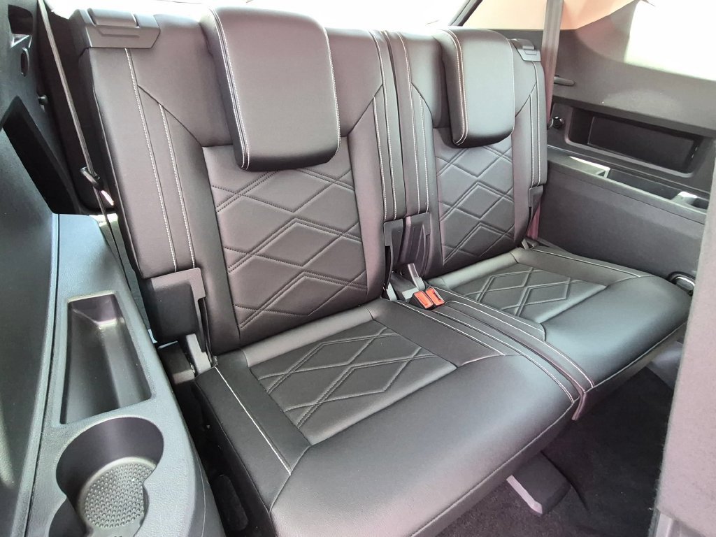 Used 2025 Volkswagen Atlas SE AWD/4WD image 29