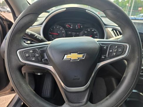Used 2022 Chevrolet Malibu LT FWD image 25